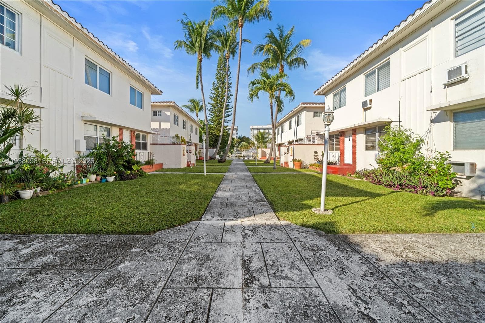 MARSEILLES CONDO · #21 in Miami Beach - Photo 18