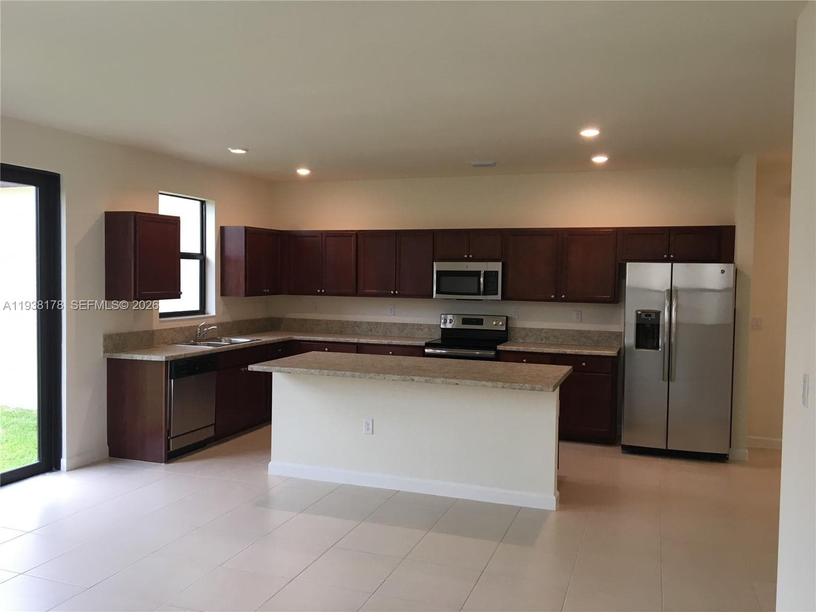 191 SE 35 TH AV. photo 5