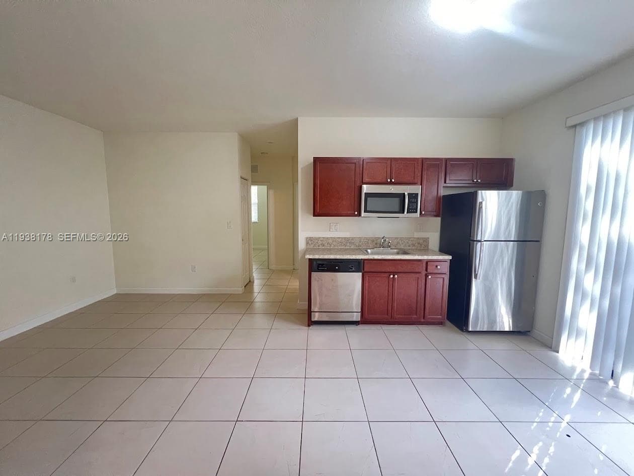 191 SE 35 TH AV. photo 40