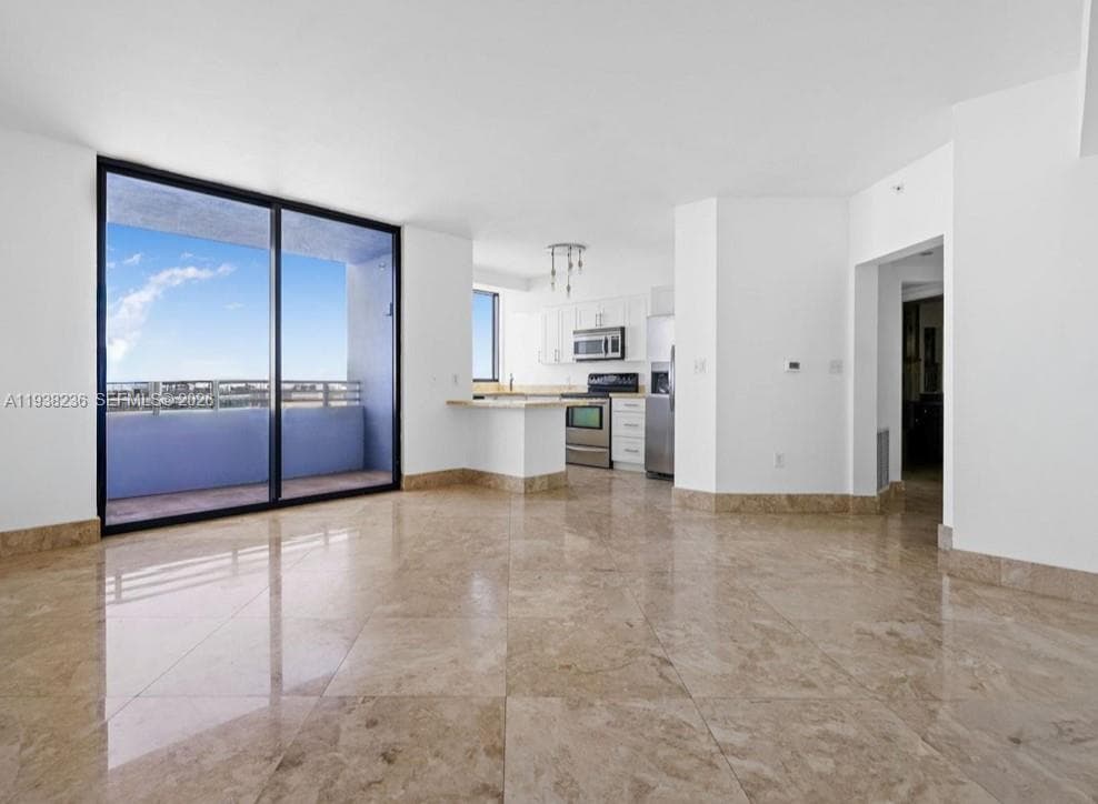 THE WAVERLY AT SOUTH BEAC · #1611 in Miami Beach - Photo 4