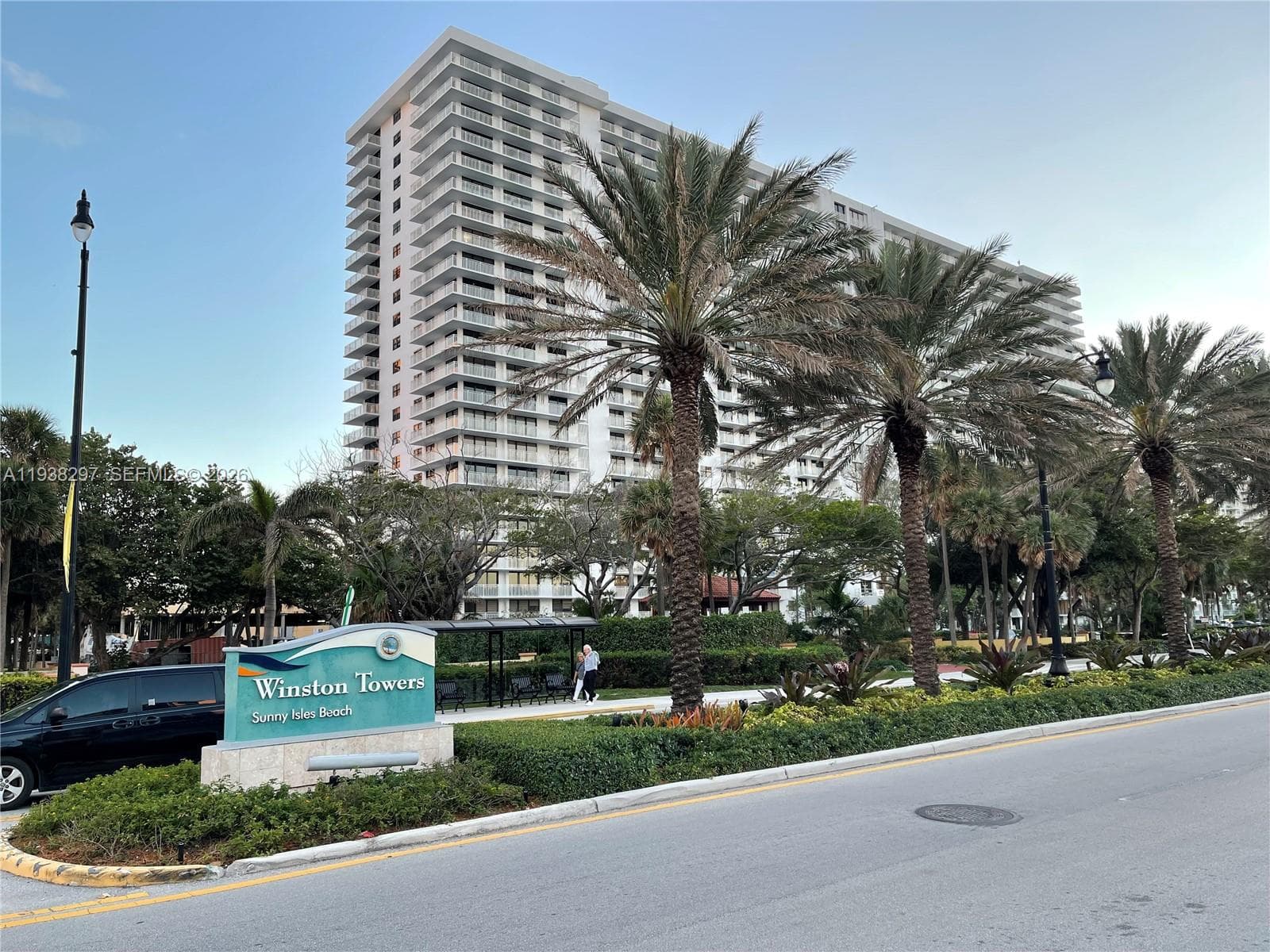 WINSTON TOWERS 600 CONDO · #305 in Sunny Isles Beach - Photo 3
