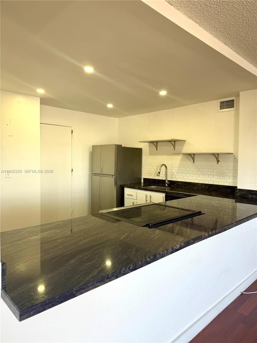 OCEAN VIEW TOWERS CONDO · #804 in Hallandale Beach - Photo 5