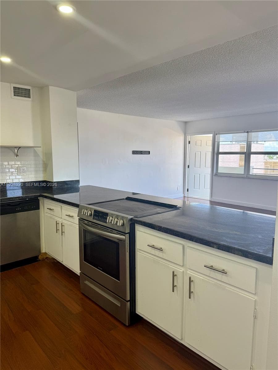 OCEAN VIEW TOWERS CONDO · #804 in Hallandale Beach - Photo 4