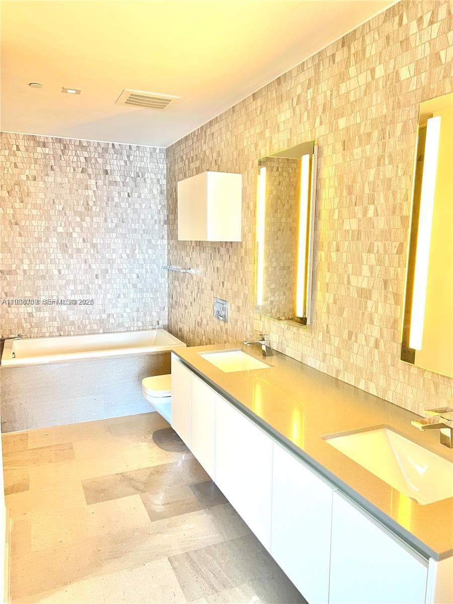 Rise Brickell City Centre · #1706 in Miami - Photo 3