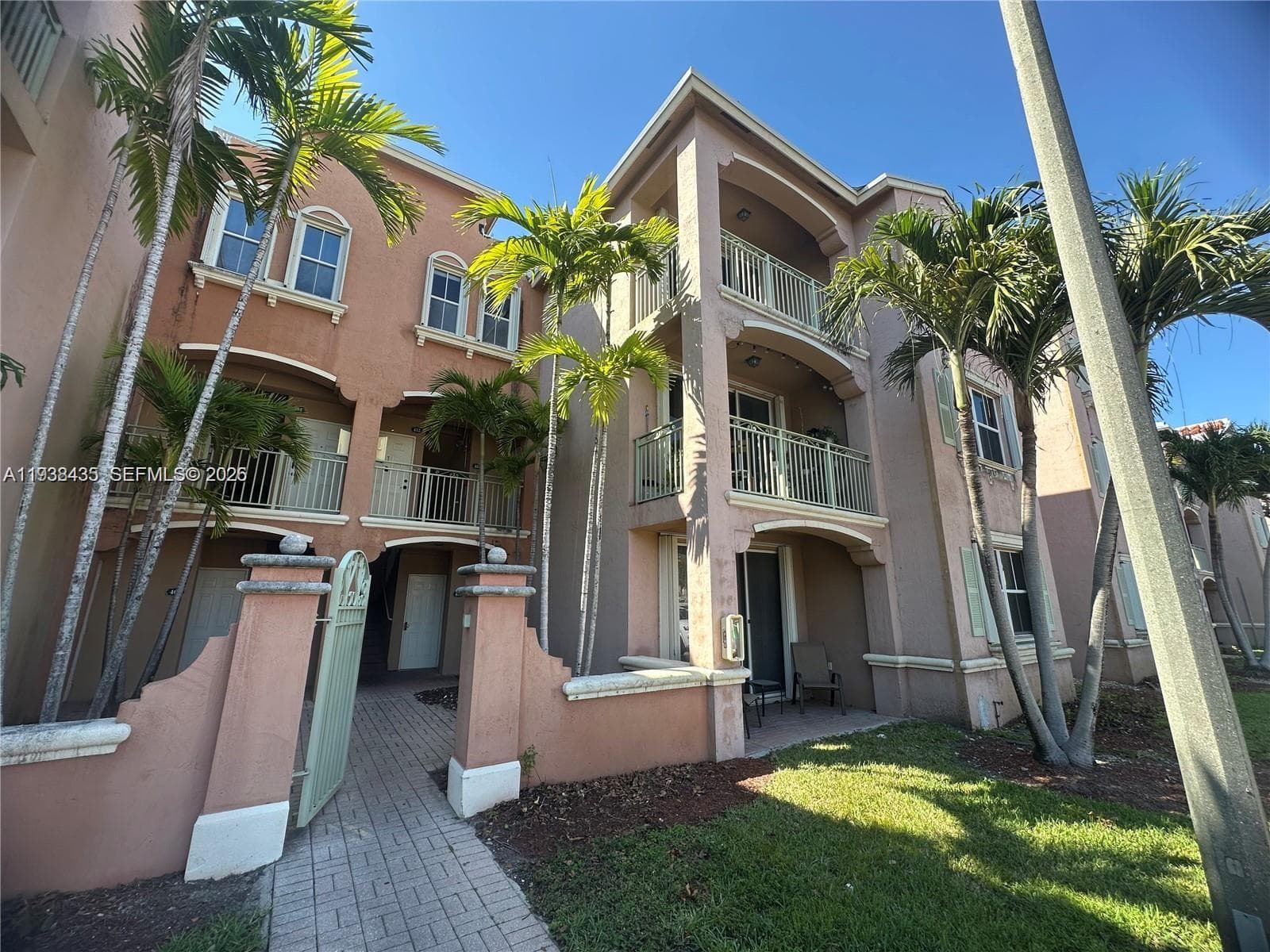 THE COURTS AT DORAL ISLES · #432 in Doral - Photo 8