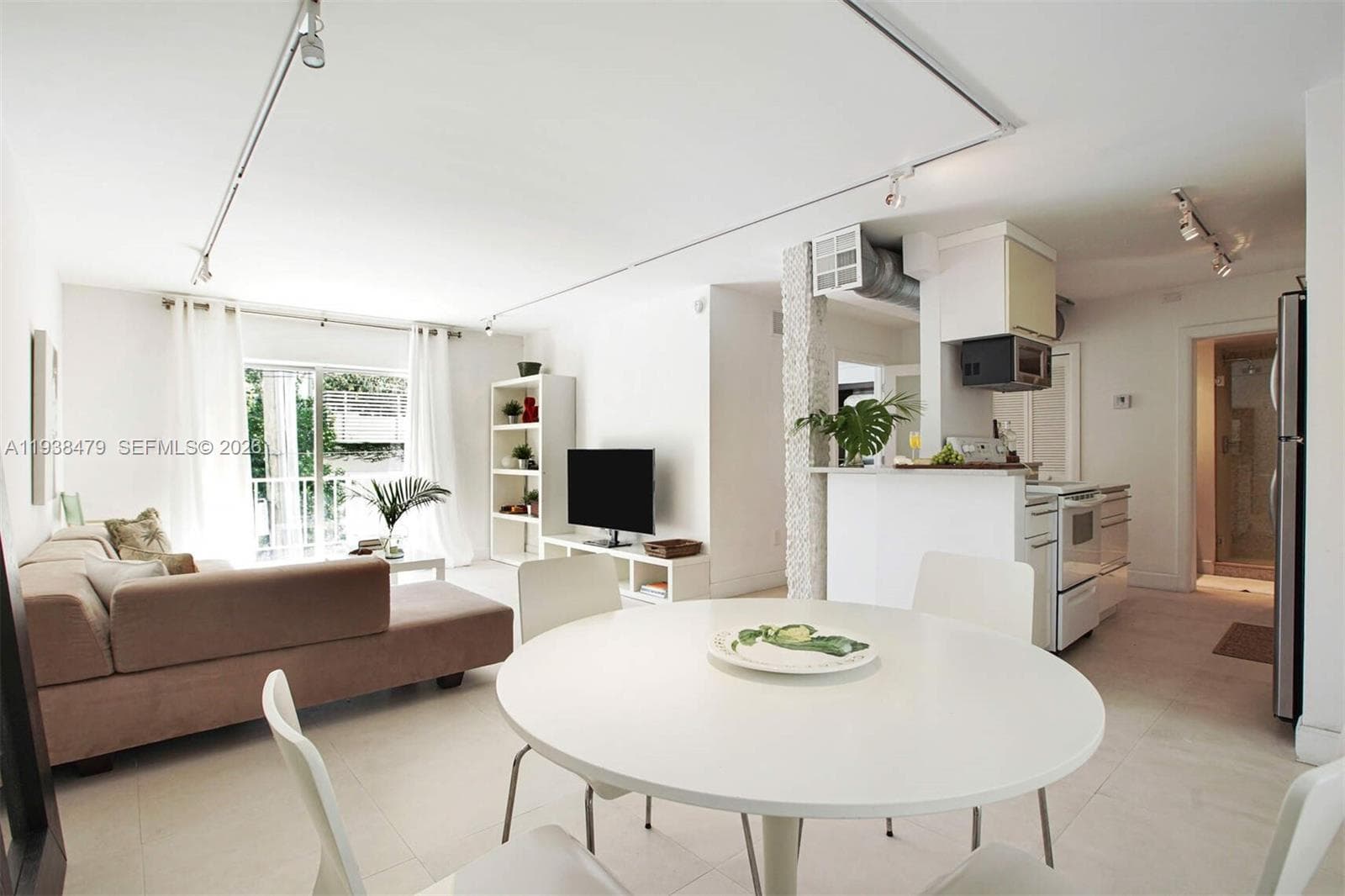 Laser Condominium · #2E in Miami Beach - Photo 2
