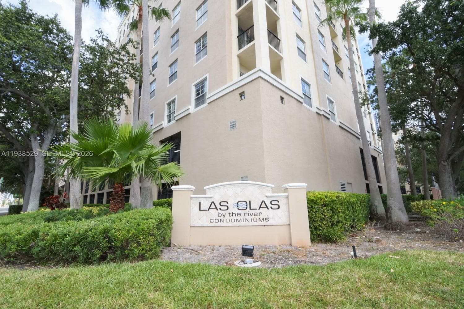 LAS OLAS BY THE RIVER CON · #1208 in Fort Lauderdale - Photo 3
