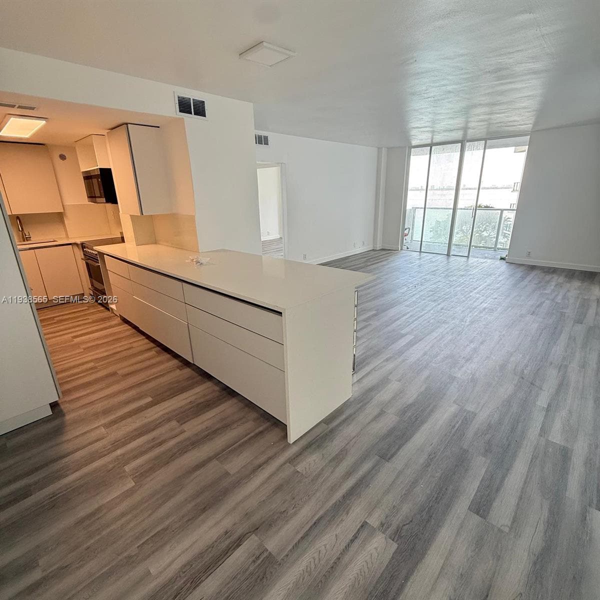 BAY PARK TOWERS CONDO · #704 in Miami - Photo 3