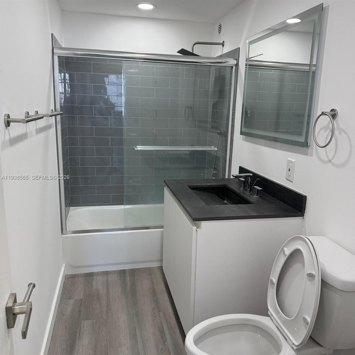 BAY PARK TOWERS CONDO · #704 in Miami - Photo 11