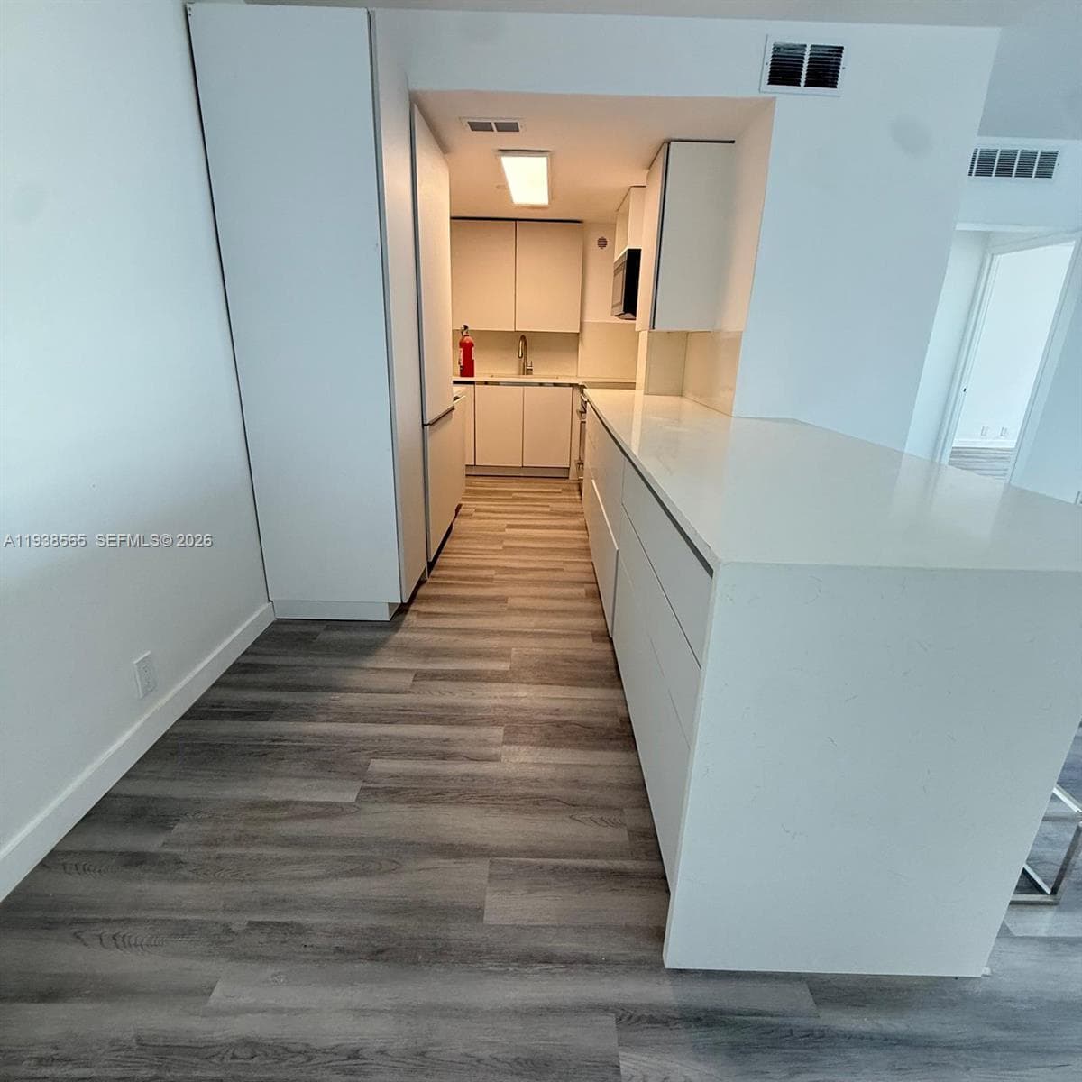 BAY PARK TOWERS CONDO · #704 in Miami - Photo 4