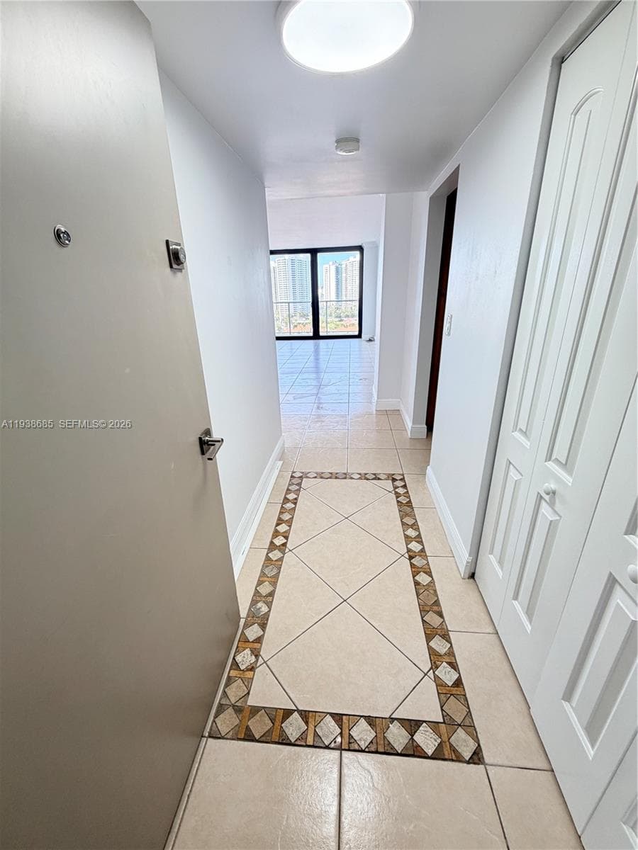 Flamenco TOWERS · #1901 in Aventura - Photo 2