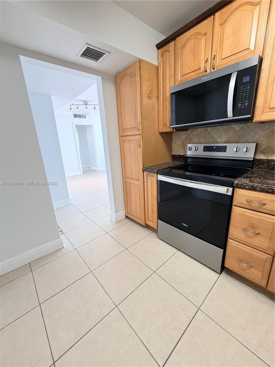 Flamenco TOWERS · #1901 in Aventura - Photo 3