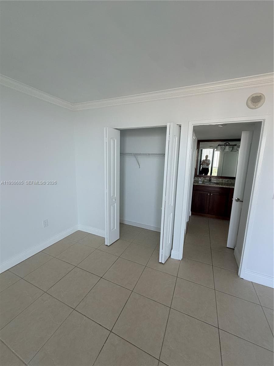 Flamenco TOWERS · #1901 in Aventura - Photo 9