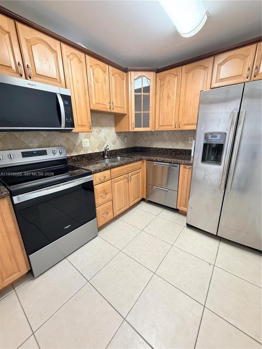 Flamenco TOWERS · #1901 in Aventura - Photo 4