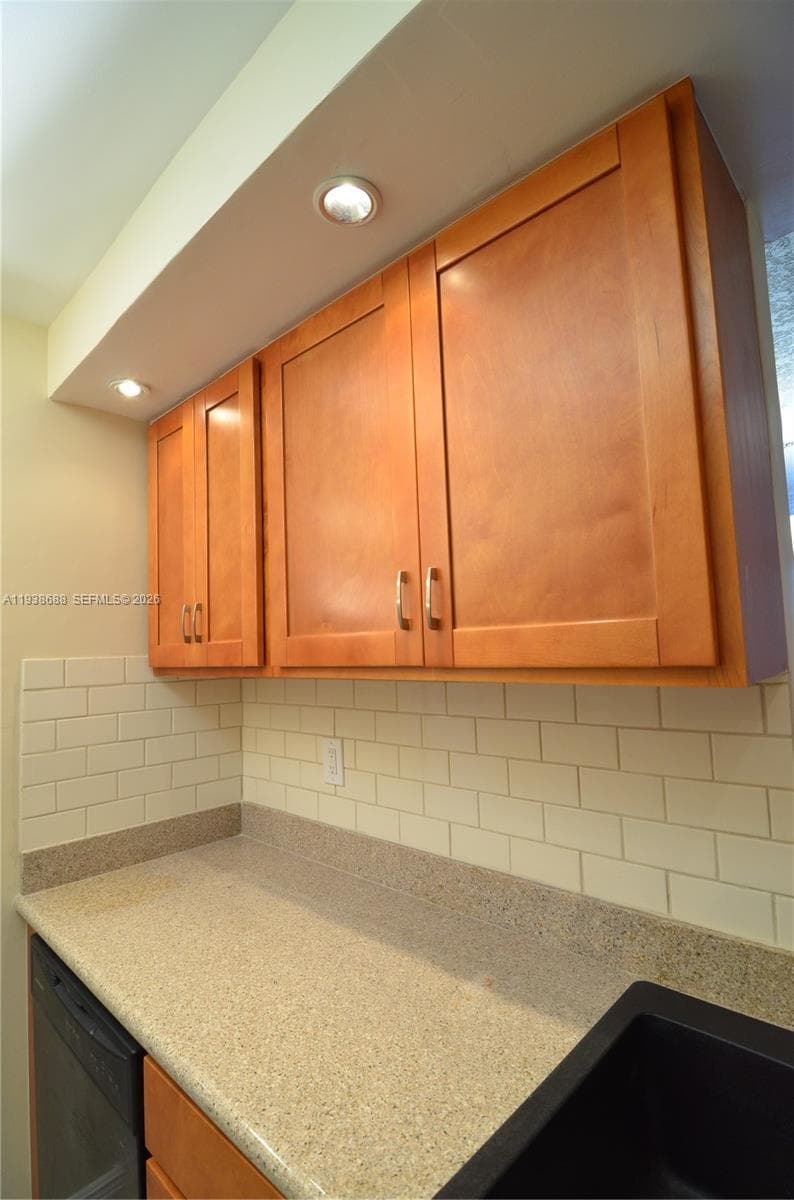 BAYSWATER COURT CONDO · #5U in North Miami Beach - Photo 2