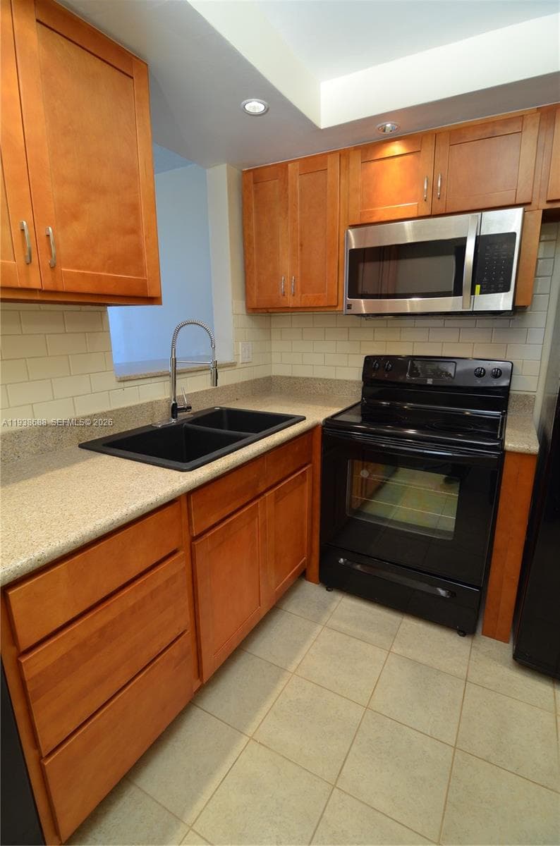 BAYSWATER COURT CONDO · #5U in North Miami Beach - Photo 1