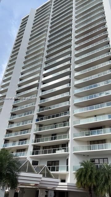 TURNBERRY MARINA TOWER · #12E in Aventura - Photo 23