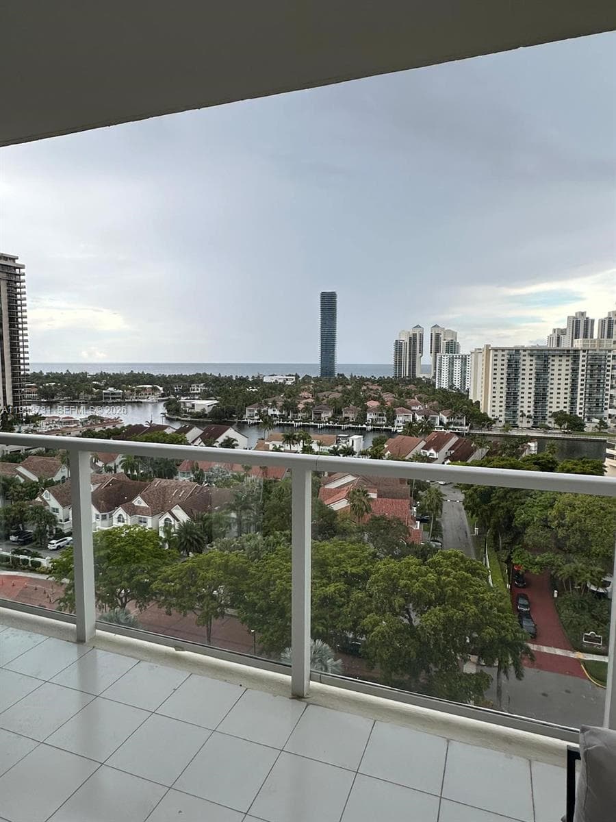 TURNBERRY MARINA TOWER · #12E in Aventura - Photo 55