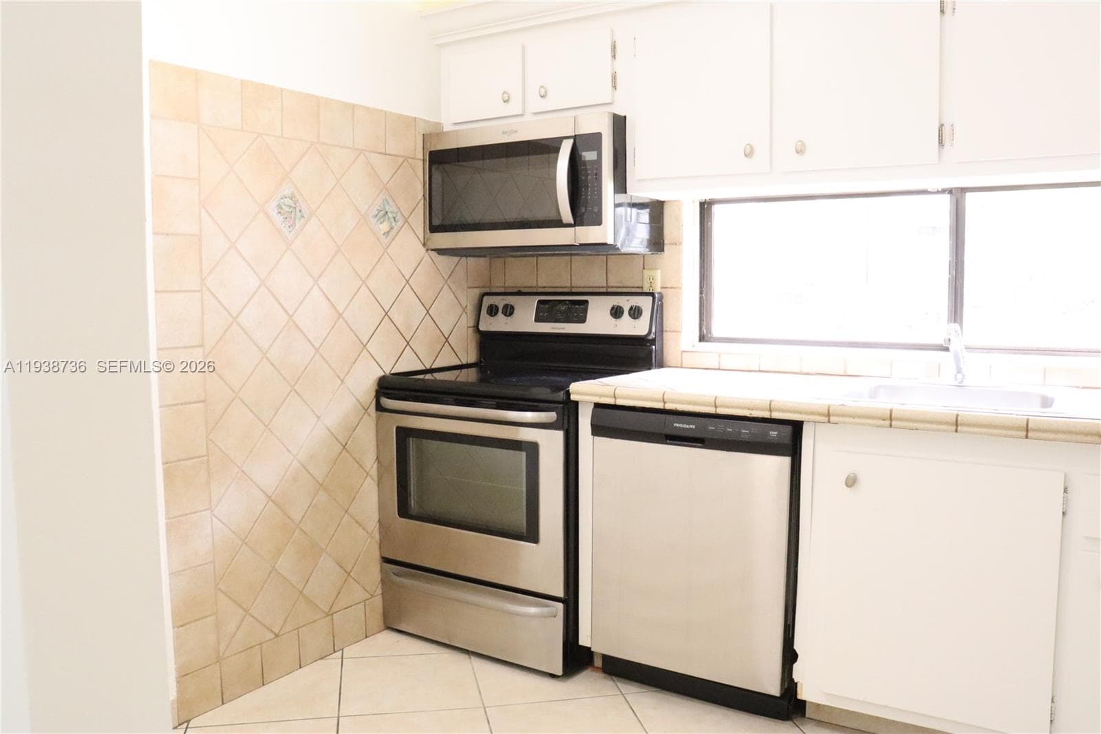 PLAZA OF AMERICAS CONDO · #118 in Sunny Isles Beach - Photo 3