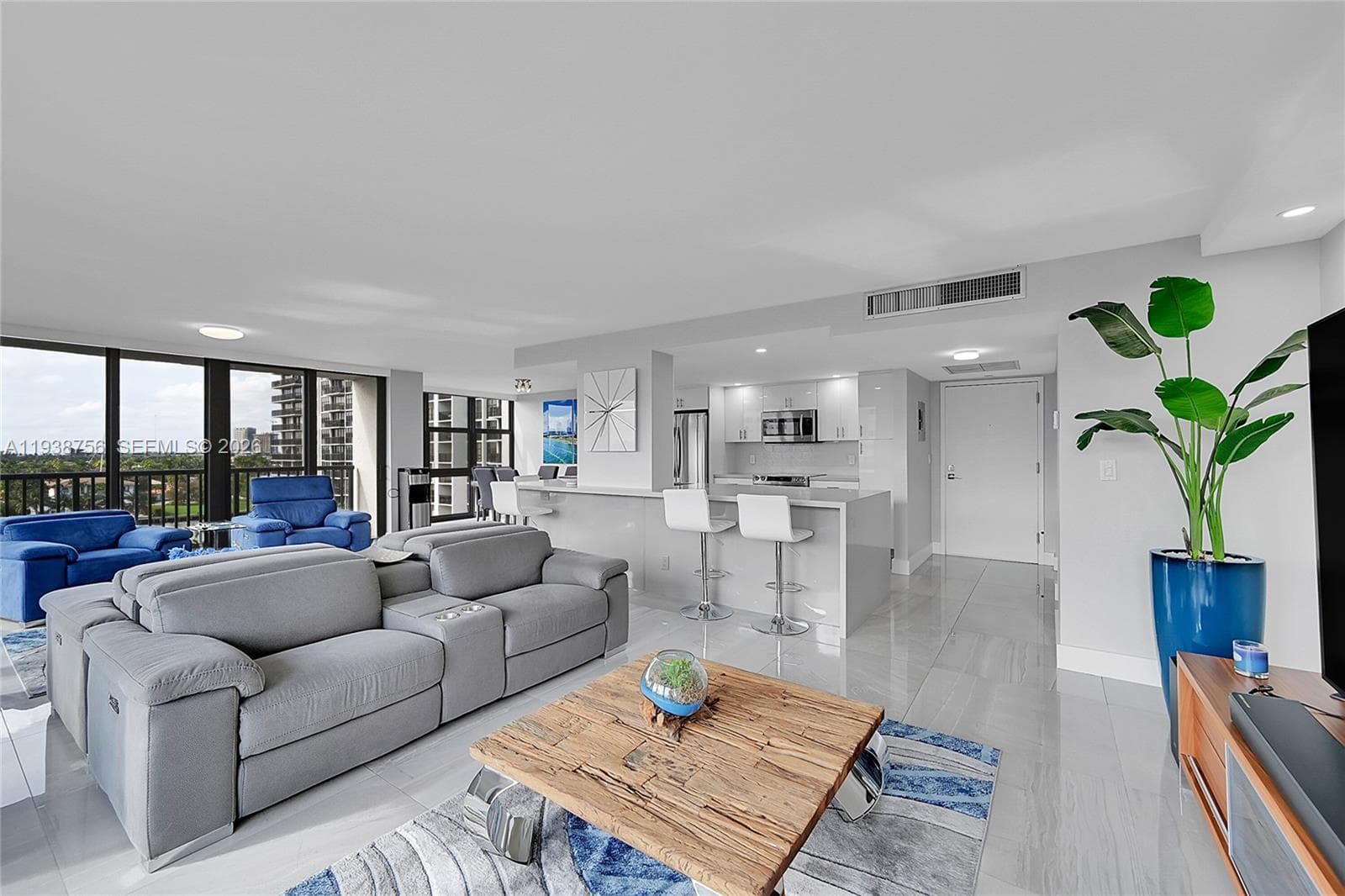 AVANT GARDE CONDOMINIUM · #701 in Hallandale Beach - Photo 2