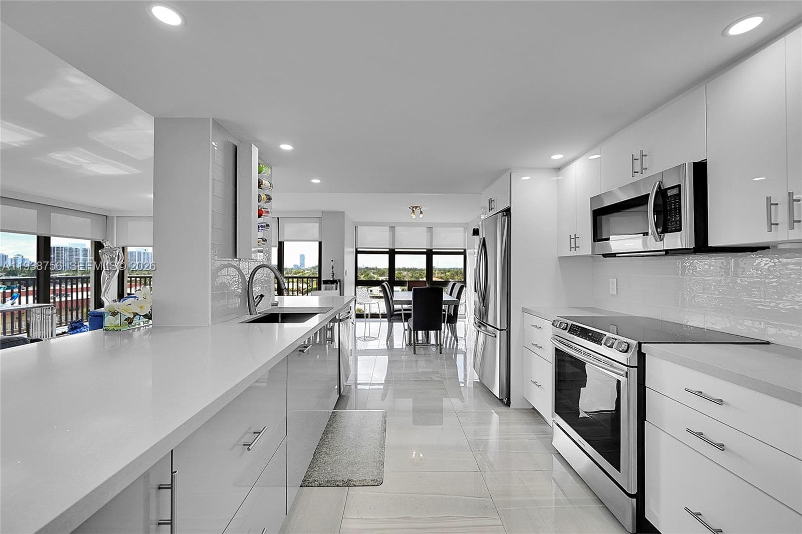 AVANT GARDE CONDOMINIUM · #701 in Hallandale Beach - Photo 6