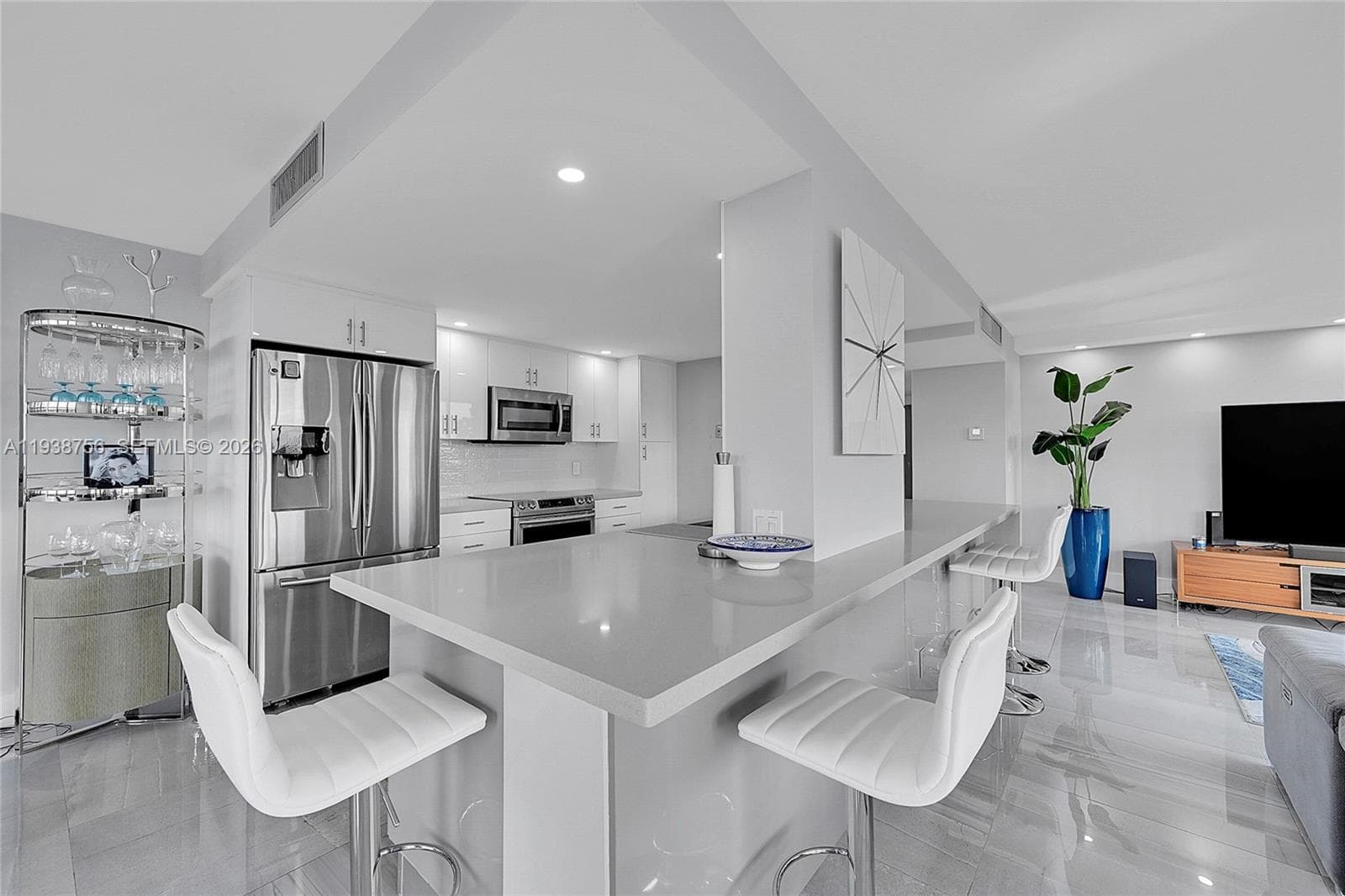 AVANT GARDE CONDOMINIUM · #701 in Hallandale Beach - Photo 11