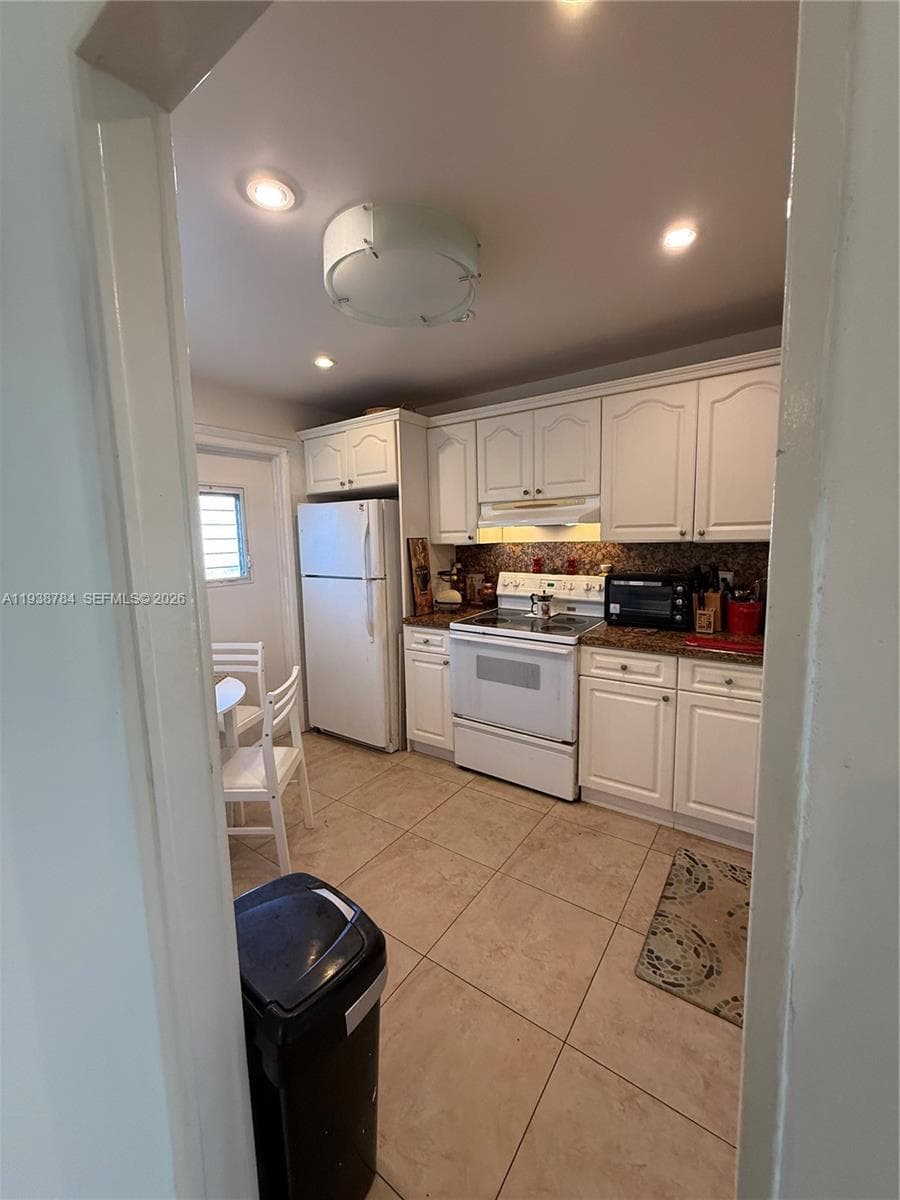 FAIRWAYS CO-OP · #302 in Hallandale Beach - Photo 7