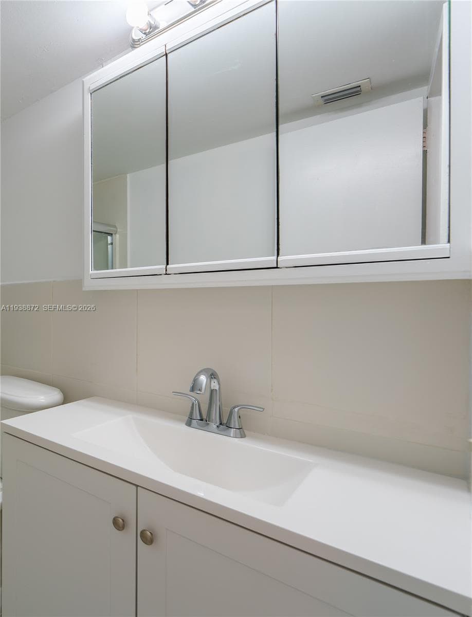COLLINS TOWERS CONDO · #208 in Miami Beach - Photo 7