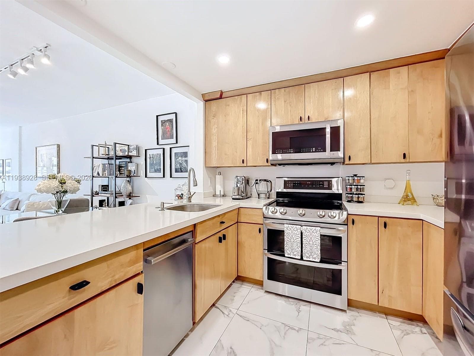 IMPERIAL TOWERS · #PH11 in Hallandale Beach - Photo 3