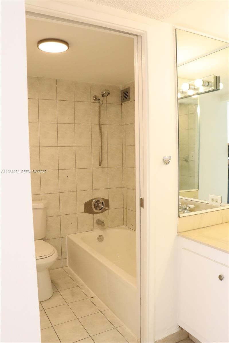 PLAZA OF AMERICAS CONDO P · #118 in Sunny Isles Beach - Photo 8