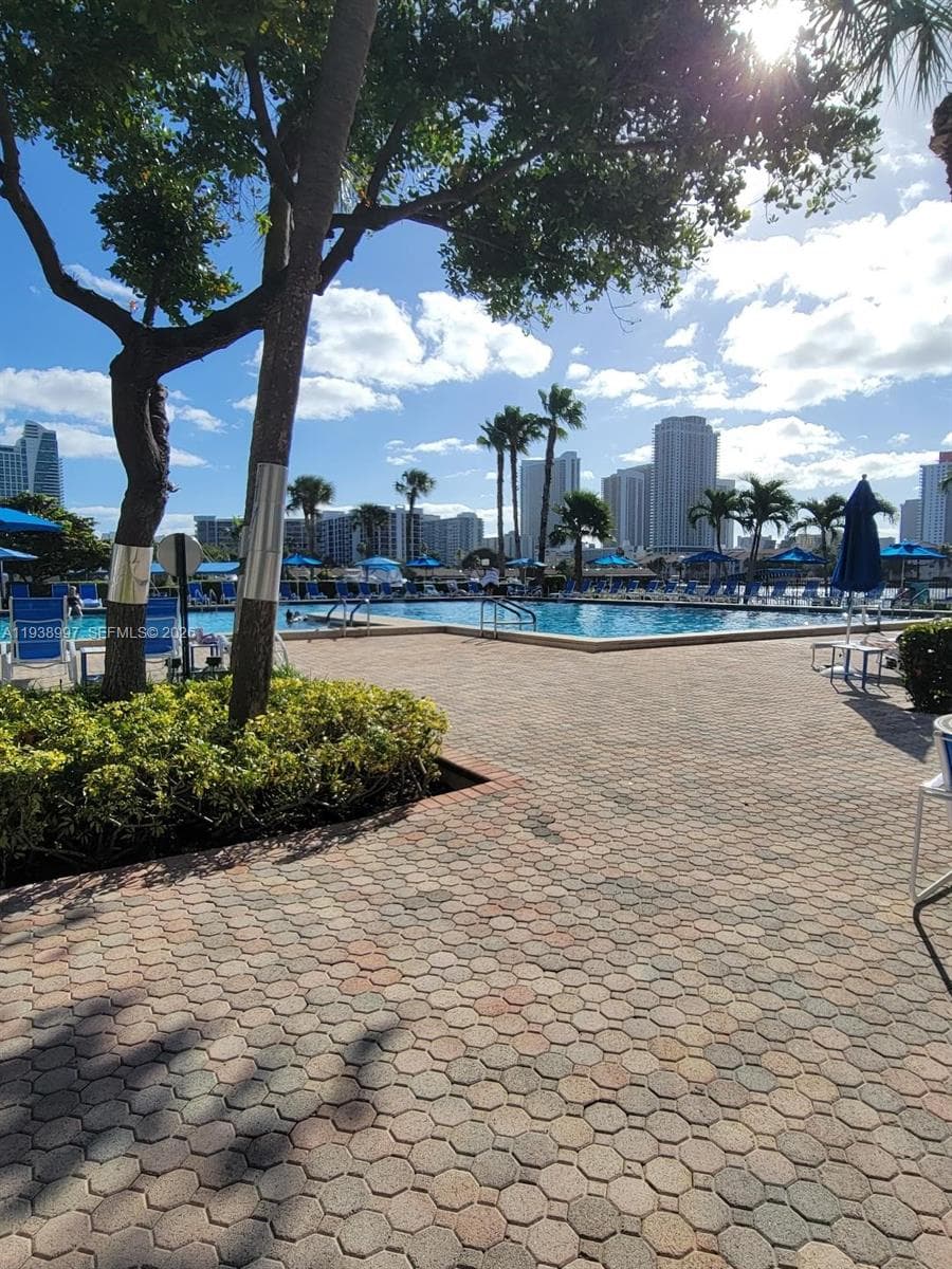 The Olympus Condo · #709 in Hallandale Beach - Photo 14