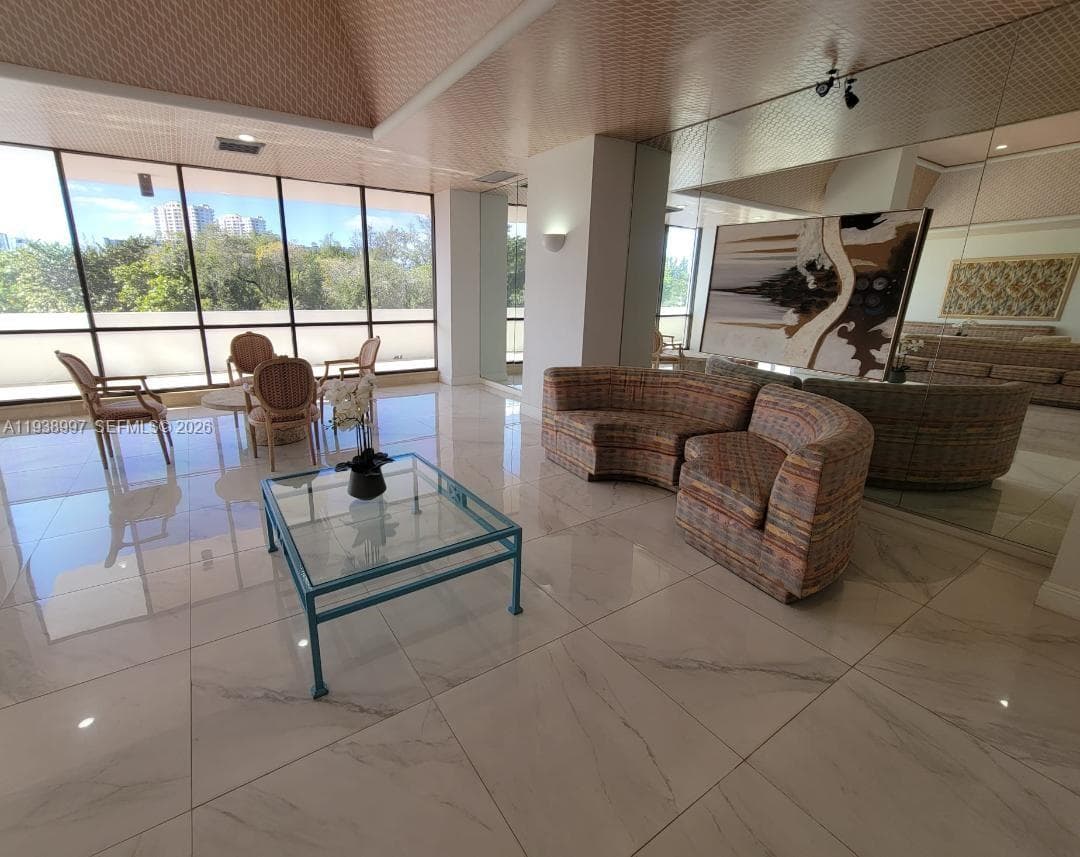 The Olympus Condo · #709 in Hallandale Beach - Photo 4