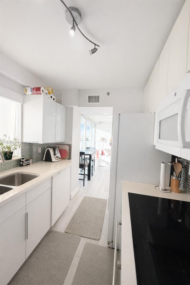 THE GRANDVIEW CONDO · #1405 in Miami Beach - Photo 13