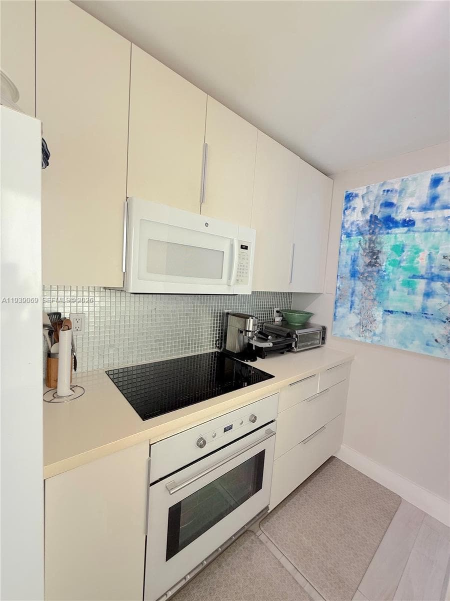 THE GRANDVIEW CONDO · #1405 in Miami Beach - Photo 14