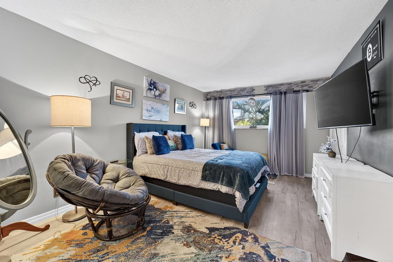 Principal Bedroom With Sitting Area
