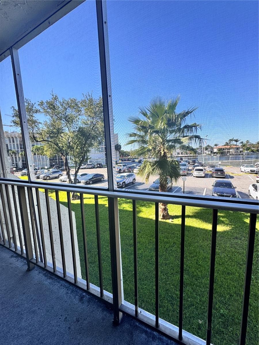DESOTO PARK CONDO · #218 in Hallandale Beach - Photo 6