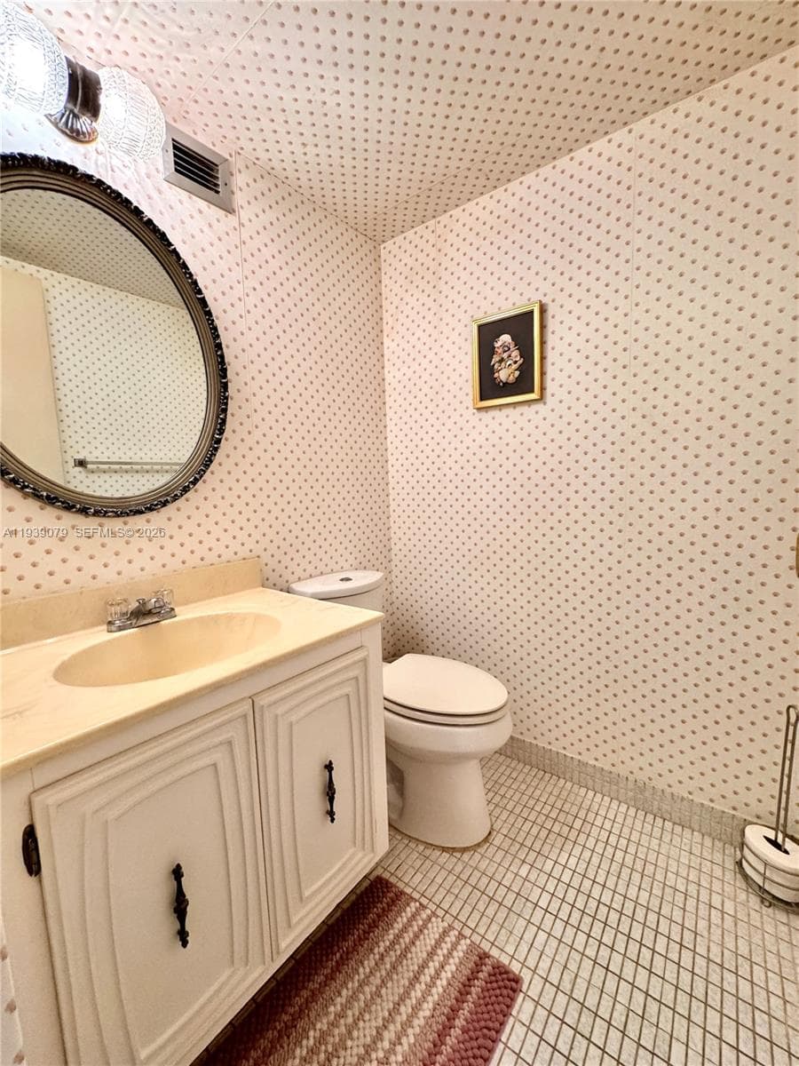 DESOTO PARK CONDO · #218 in Hallandale Beach - Photo 16