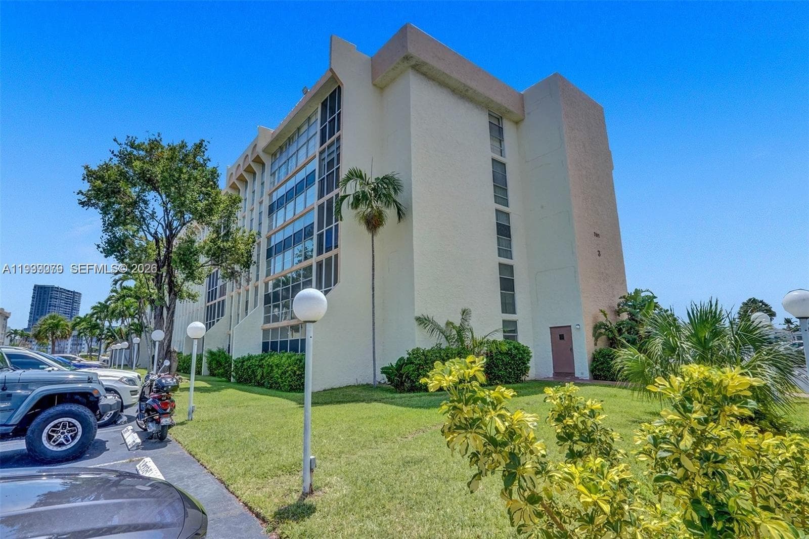 DESOTO PARK CONDO · #218 in Hallandale Beach - Photo 37