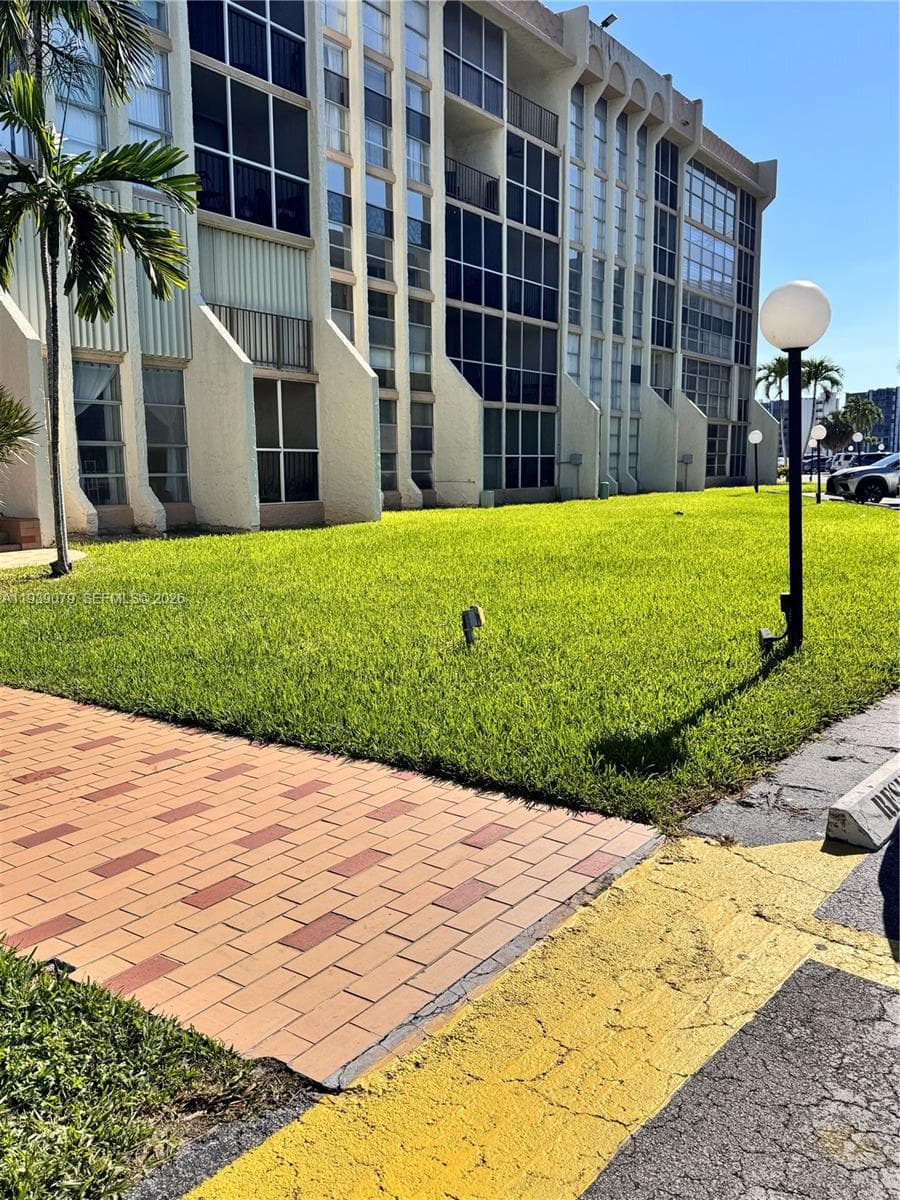 DESOTO PARK CONDO · #218 in Hallandale Beach - Photo 4