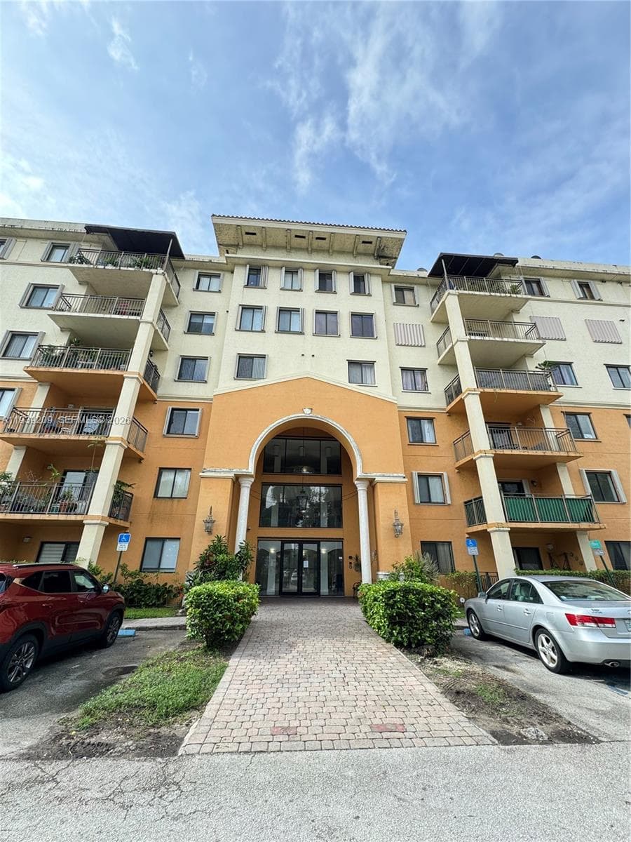 KEYSTONE COURTS CONDO · #E110 in Miami - Photo 2