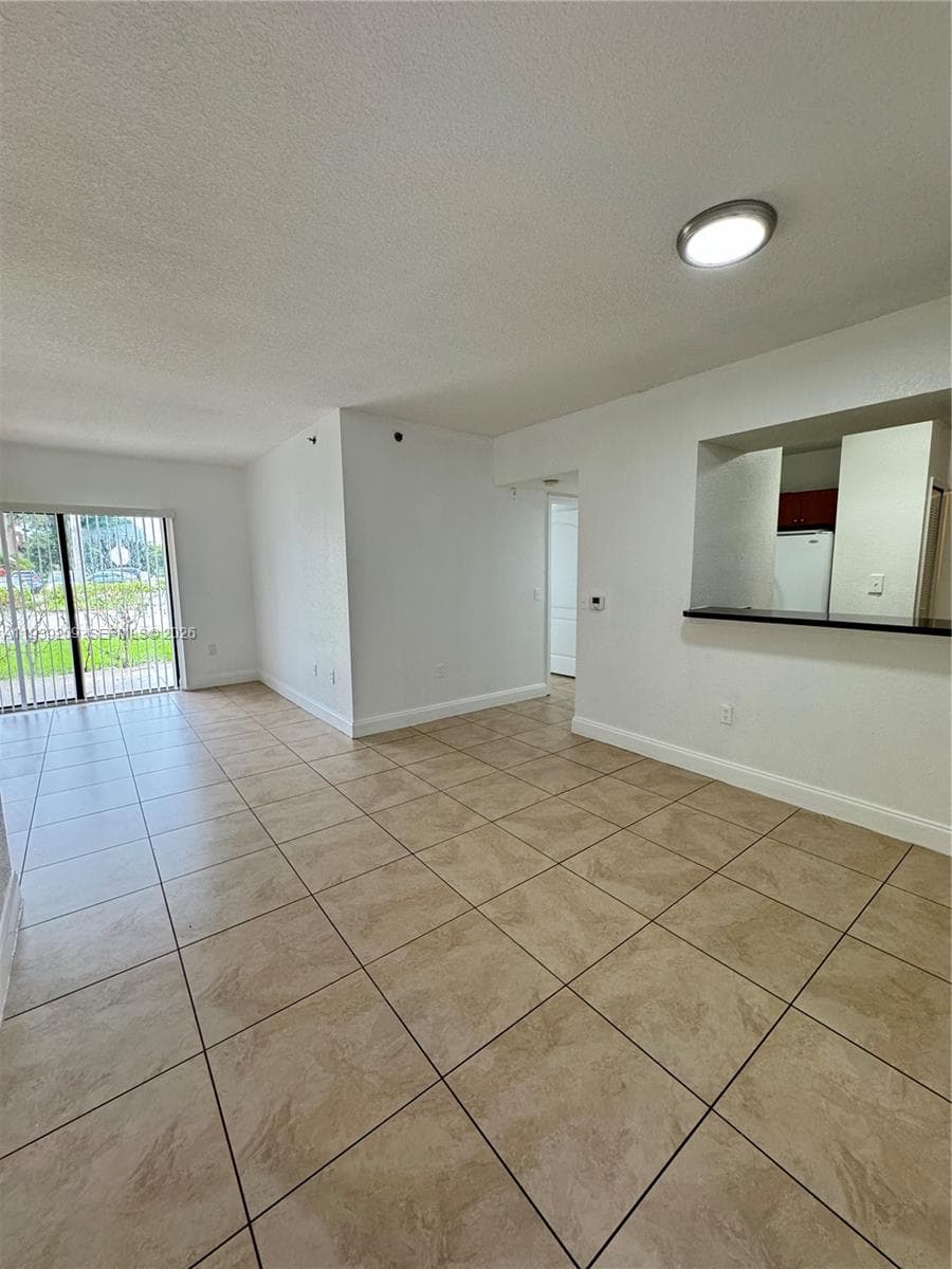 KEYSTONE COURTS CONDO · #E110 in Miami - Photo 6