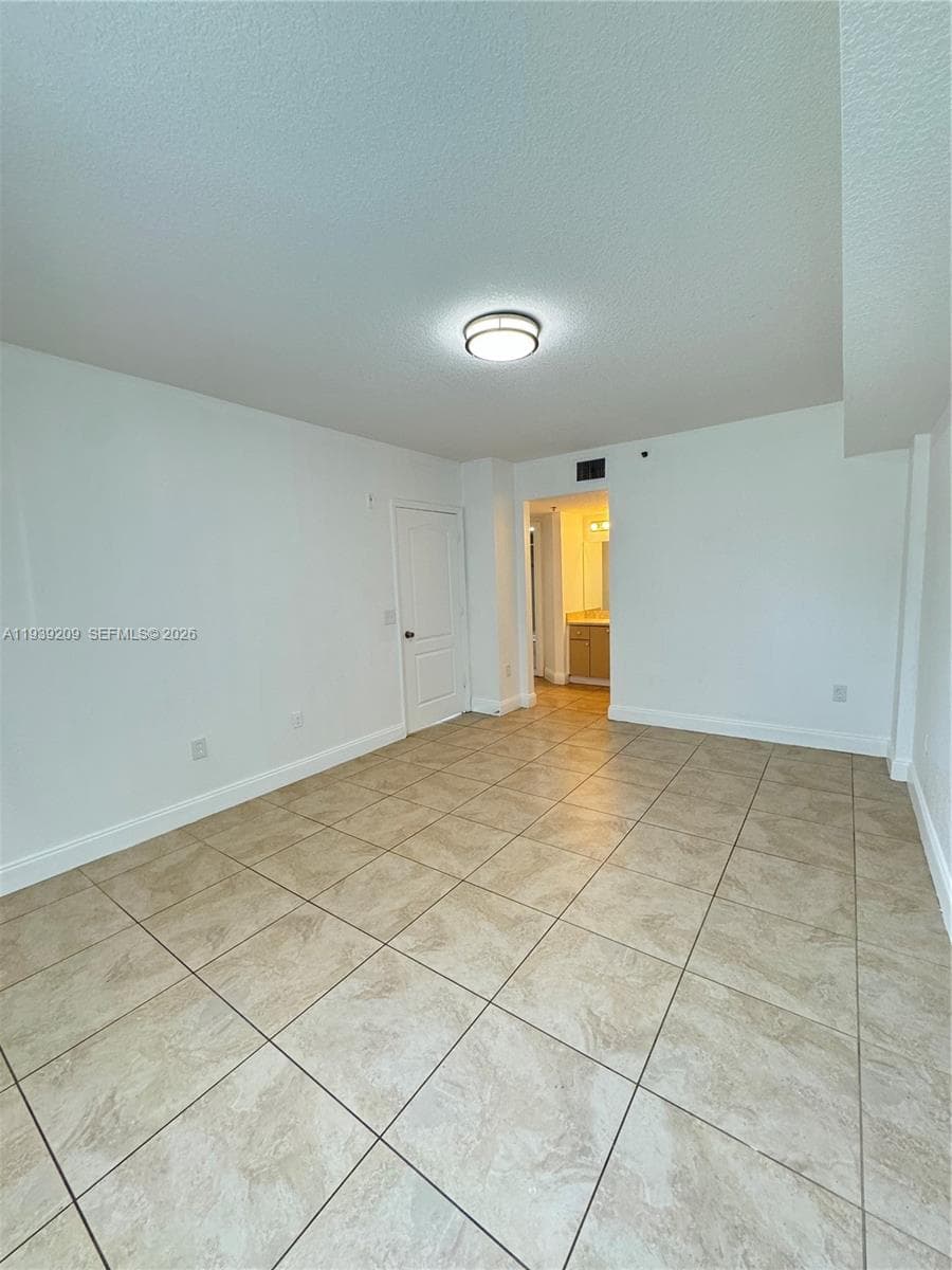 KEYSTONE COURTS CONDO · #E110 in Miami - Photo 13
