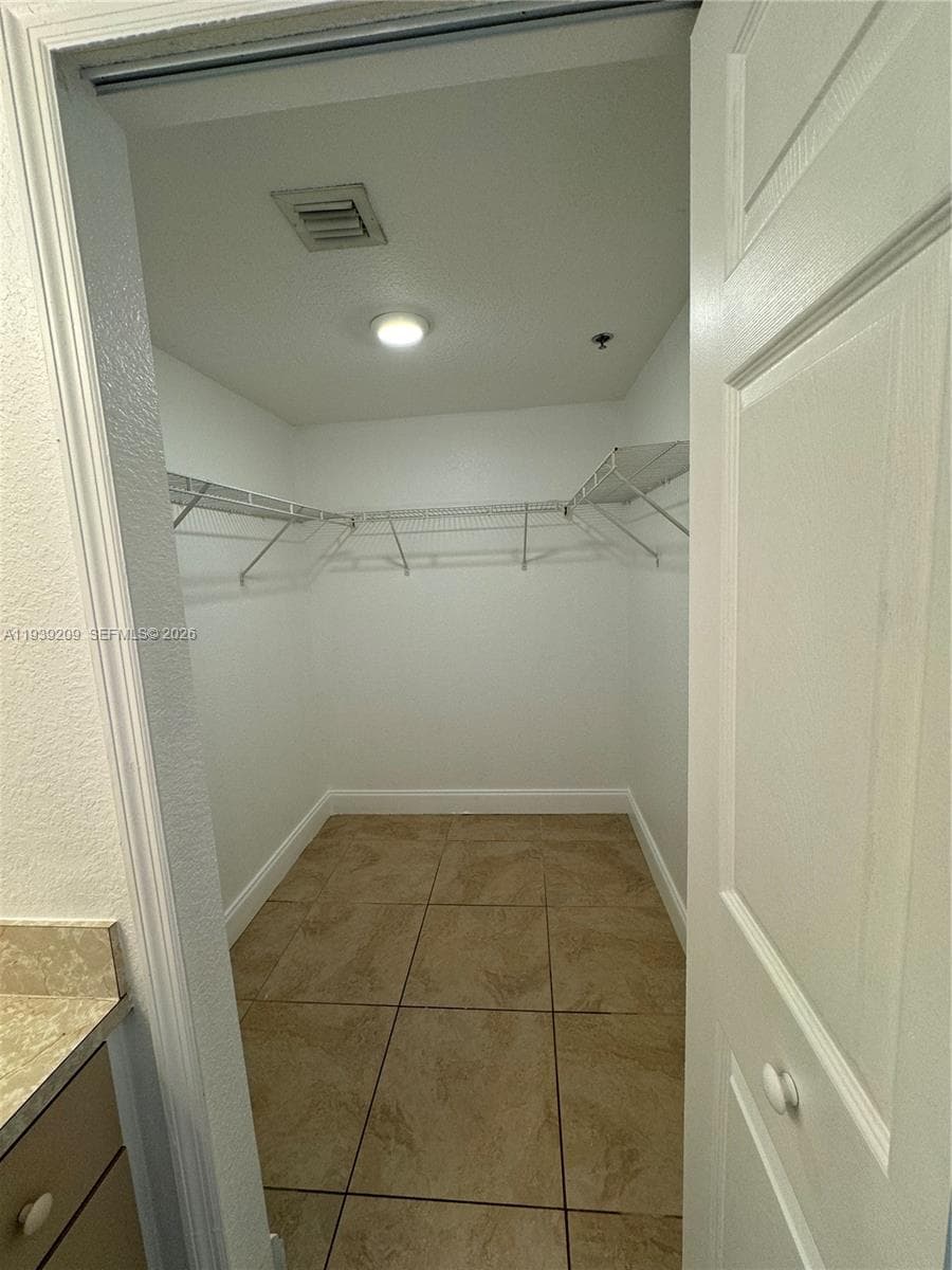 KEYSTONE COURTS CONDO · #E110 in Miami - Photo 17