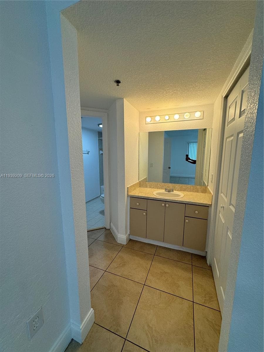KEYSTONE COURTS CONDO · #E110 in Miami - Photo 16