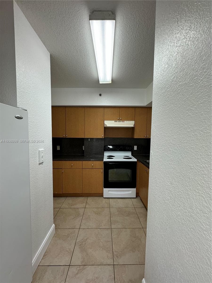 KEYSTONE COURTS CONDO · #E110 in Miami - Photo 12