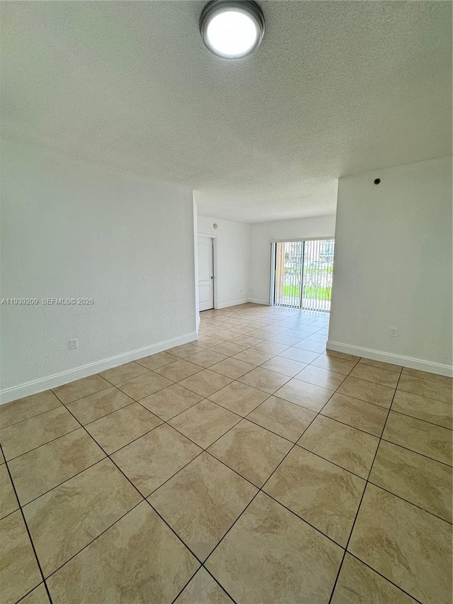 KEYSTONE COURTS CONDO · #E110 in Miami - Photo 7