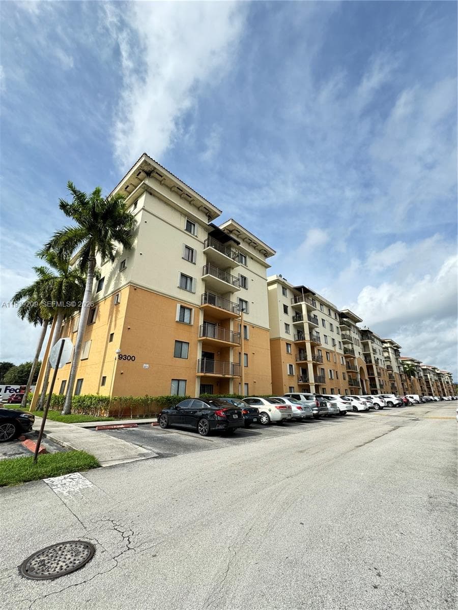 KEYSTONE COURTS CONDO · #E110 in Miami - Photo 1