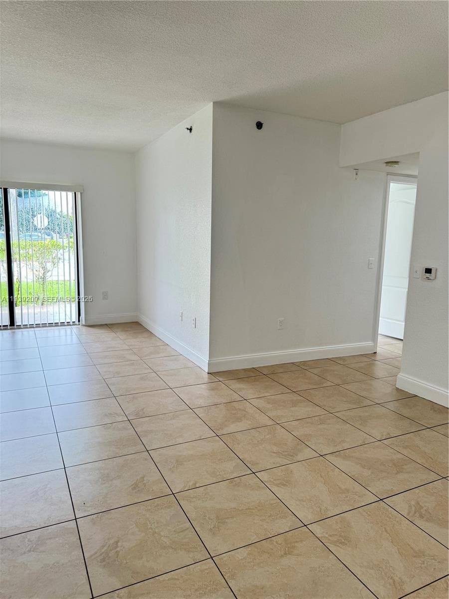 KEYSTONE COURTS CONDO · #E110 in Miami - Photo 5