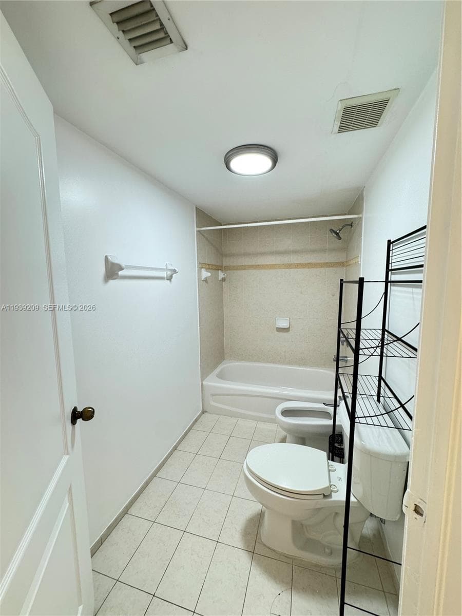 KEYSTONE COURTS CONDO · #E110 in Miami - Photo 20