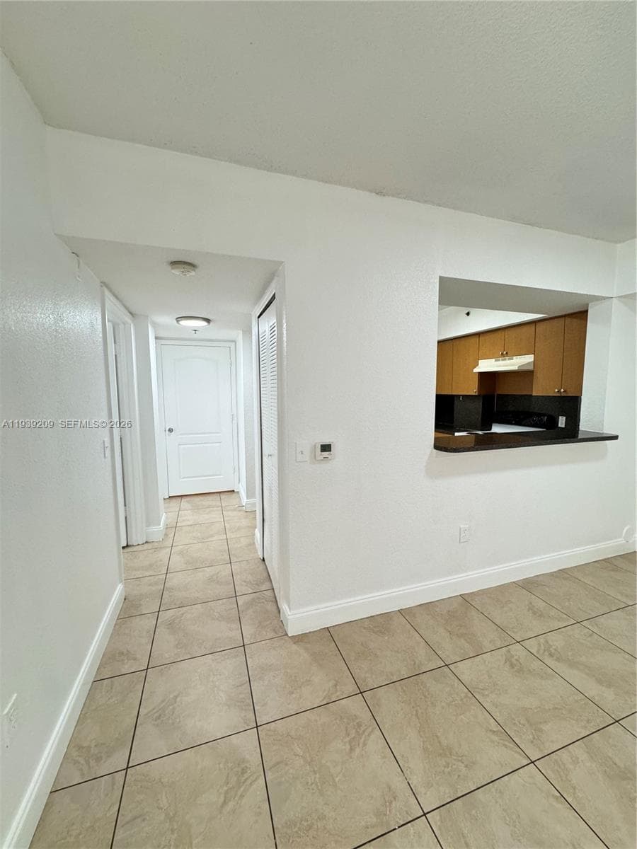 KEYSTONE COURTS CONDO · #E110 in Miami - Photo 9
